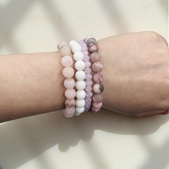 “Mom” Arm Candy Beaded Bracelet - Picture 7 of 7